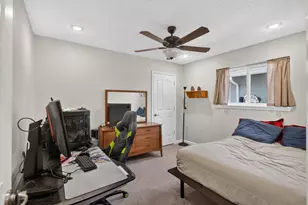 9166 Rundelay Way, Sacramento, CA 95826 - Photo 32
