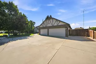 19132 Fairway Ct, Turlock, CA 95380 - Photo 2