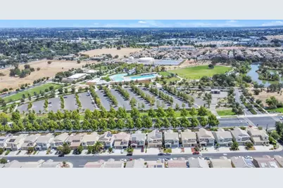 9749 Philta Way, Elk Grove, CA 95757 - Photo 36