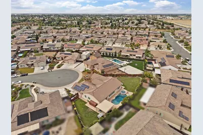 1082 Gehrig Court, Galt, CA 95632 - Photo 2