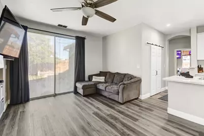 8427 Serio Way, Elk Grove, CA 98758 - Photo 10