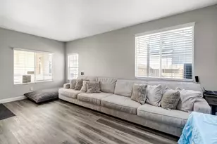 8427 Serio Way, Elk Grove, CA 98758 - Photo 4