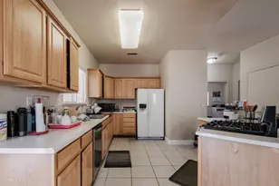 7250 Radha Dr, Sacramento, CA 95828 - Photo 10