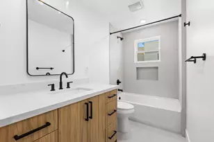 2820 D St, Sacramento, CA 95816 - Photo 12