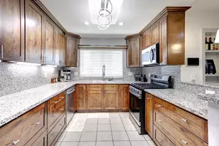 2705 Stoneridge Dr, Modesto, CA 95355 - Photo 10