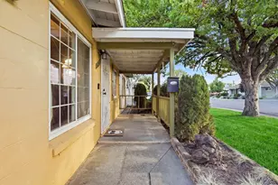 5241 59th St, Sacramento, CA 95820 - Photo 8