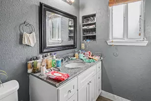 8262 Lockborne Dr, Sacramento, CA 95823 - Photo 24