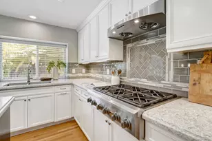 7713 S Cove Dr, Sacramento, CA 95831 - Photo 16