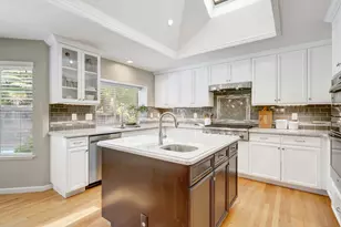 7713 S Cove Dr, Sacramento, CA 95831 - Photo 14