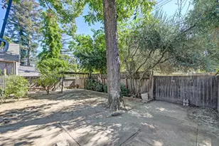1733 38th St, Sacramento, CA 95816 - Photo 38