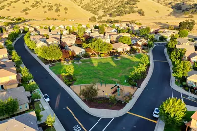 9387 Vintner Circle, Patterson, CA 95363 - Photo 8