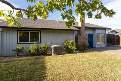 8208 Cottonfield Way, Sacramento, CA 95828 - Photo 36