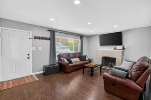 4960 Bradford Dr, Sacramento, CA 95820 - Photo 6