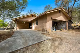 10490 Hubbard Rd, Auburn, CA 95602 - Photo 2