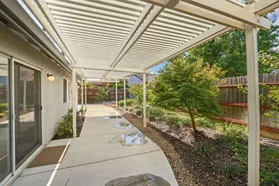 933 Lake Canyon Avenue, Galt, CA 95632 - Photo 38