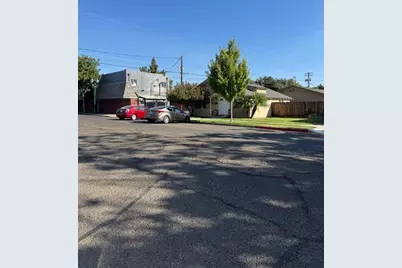 117 S Palm Street, Turlock, CA 95380 - Photo 2