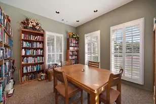 7300 Sunshire Ln, Sacramento, CA 95828 - Photo 10