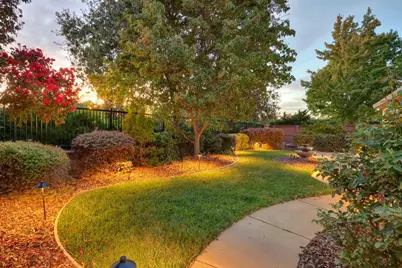 9817 Westminster Way, Elk Grove, CA 95757 - Photo 10
