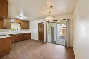 992 E Alameda St, Manteca, CA 95336 - Photo 10