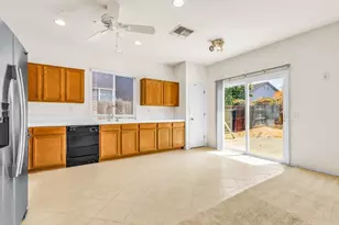 8540 Zinnia Way, Elk Grove, CA 95624 - Photo 12