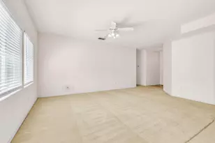 8540 Zinnia Way, Elk Grove, CA 95624 - Photo 10