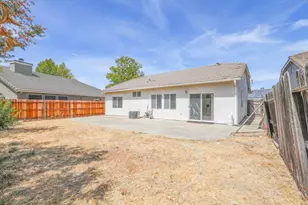 8540 Zinnia Way, Elk Grove, CA 95624 - Photo 32