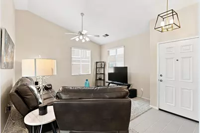 9389 Laguna Pointe Way, Elk Grove, CA 95758 - Photo 4