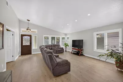 9144 Old Creek Drive, Elk Grove, CA 95758 - Photo 8