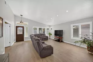 9144 Old Creek Dr, Elk Grove, CA 95758 - Photo 8