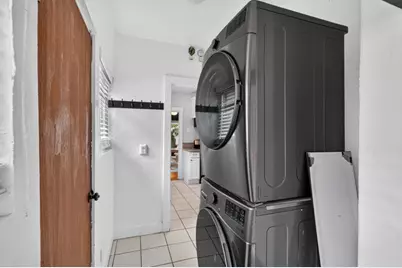 1713 Burnett Way, Sacramento, CA 95818 - Photo 26