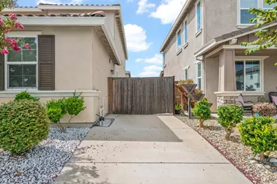 8026 Prairie Hawk Way, Sacramento, CA 95829 - Photo 4