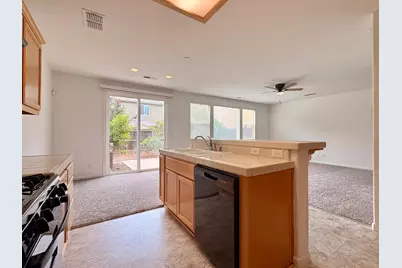 7443 Tisdale Way, Sacramento, CA 95822 - Photo 6