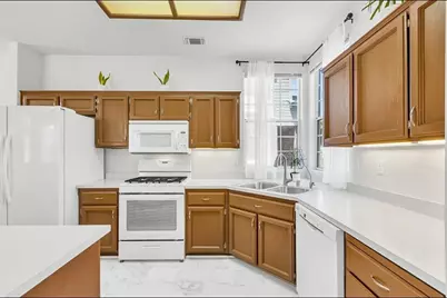 8224 Shannon Oak Lane, Elk Grove, CA 95758 - Photo 4