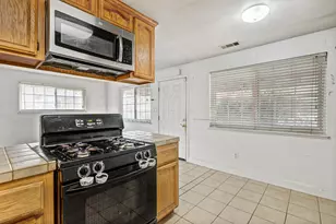 564 Lindsay Ave, Sacramento, CA 95838 - Photo 12