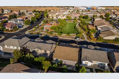 9924 Sintra Way, Elk Grove, CA 95757 - Photo 12