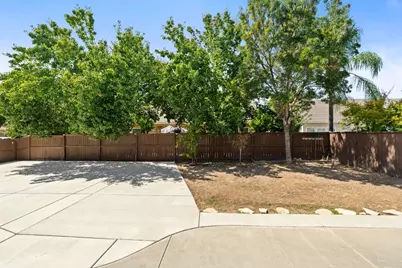 2454 Kaweah Avenue, Clovis, CA 93619 - Photo 46