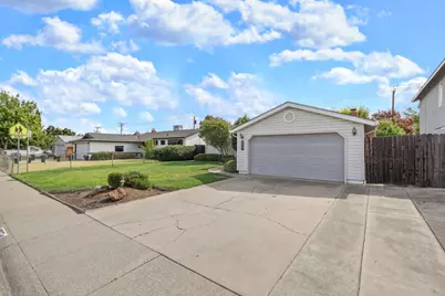 9317 Mark Street, Elk Grove, CA 95624 - Photo 4