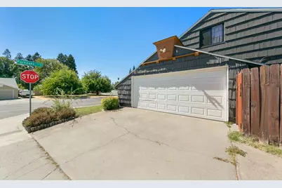 6030 Parkoaks Drive, Citrus Heights, CA 95621 - Photo 4