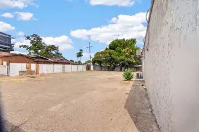 1133 E Harding Way, Stockton, CA 95205 - Photo 40