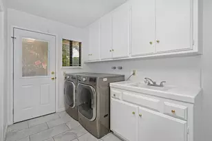 441 Estates Dr, Sacramento, CA 95864 - Photo 18