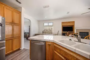7340 Del Prado Ct, Sacramento, CA 95828 - Photo 12