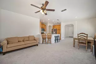 7340 Del Prado Ct, Sacramento, CA 95828 - Photo 10