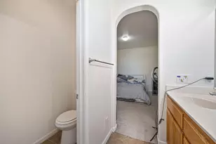 7340 Del Prado Ct, Sacramento, CA 95828 - Photo 20