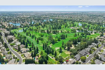 9201 Laguna Lake Way, Elk Grove, CA 95758 - Photo 8