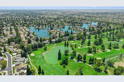 9201 Laguna Lake Way, Elk Grove, CA 95758 - Photo 6