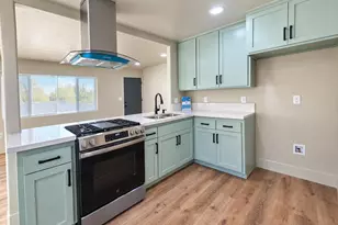 130 N Grape St, Visalia, CA 93291 - Photo 8
