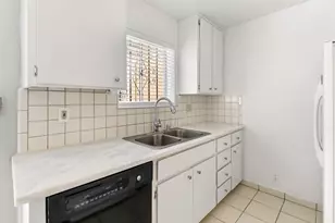 8208 Center Pkwy, Sacramento, CA 95823 - Photo 16