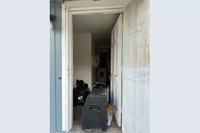 7983 NW Michigan Ave, Oakland, CA 94605 - Photo 2