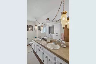 6370 Havenside Drive, Sacramento, CA 95831 - Photo 22