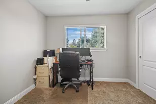 911 Graywood Cir, Stockton, CA 95209 - Photo 24